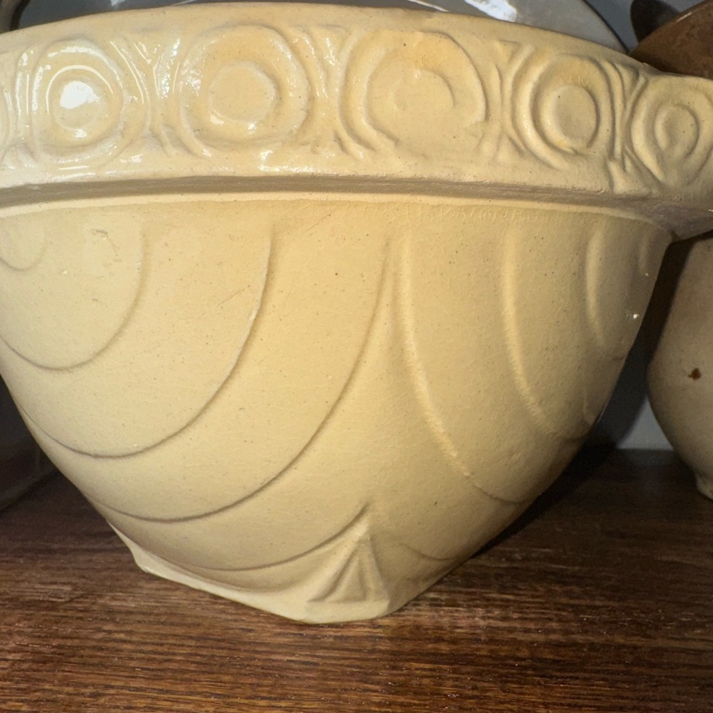 Stoneware Batter Bowl with Pouring Spout - Picture 14 of 16